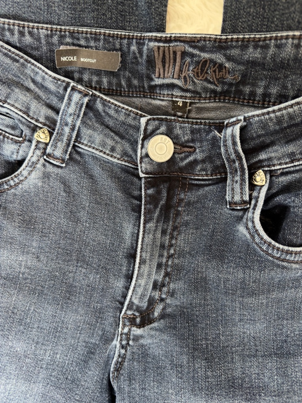 Kut from the Kloth Nicole Bootcut Jeans | Size 4 | Medium Wash Stretch Denim Y2K - Picture 7 of 10